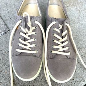 New!  Never worn Ecco Soft 7 Sneakers Womens 39 / US 8 Gray Lace Up Low Shoes
